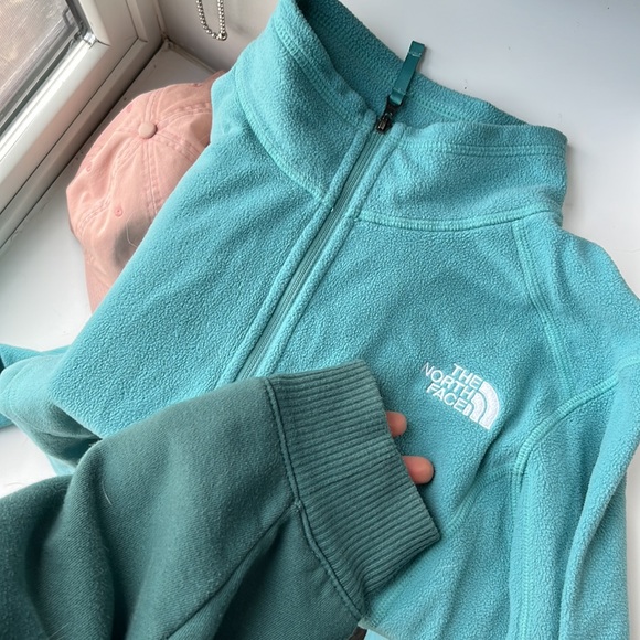 North Face Quarter Zip - Picture 2 of 7